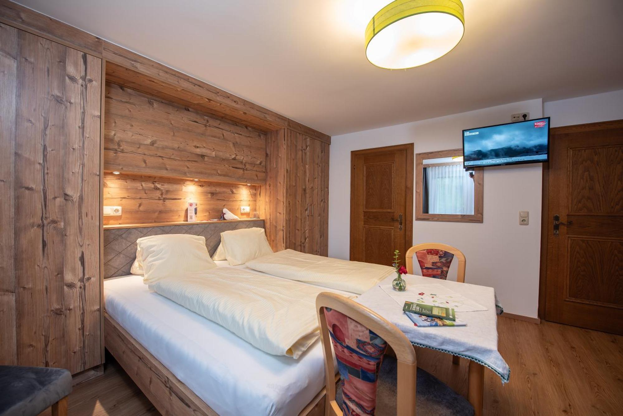 Haus Scharler, Talstation Otel Neukirchen am Großvenediger Dış mekan fotoğraf